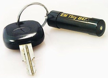 Цифровой диктофон Edic-mini Tiny B47 можно прикрепить на ключи в качестве брелока и всегда держать его под рукой