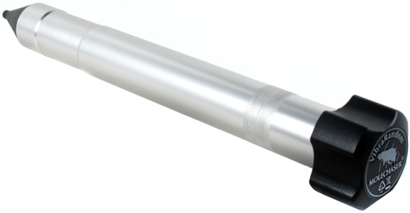 Для замены элементов питания в верхней части устройства имеется крышка