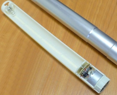 Батарейный отсек совмещен с электронным блоком прибора