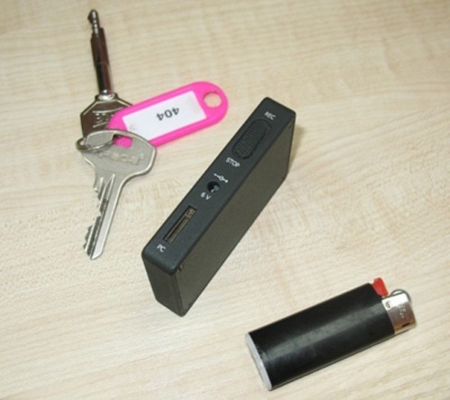 Цифровой стереофонический диктофон 