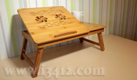 За счет бамбуковой фактуры стол Bamboo 2 буквально сливается с обстановкой, оформленной в соответствующих тонах