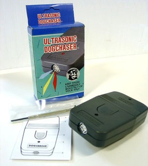 Ультразвуковой отпугиватель, упаковочная коробка, отвертка и инструкция по эксплуатации