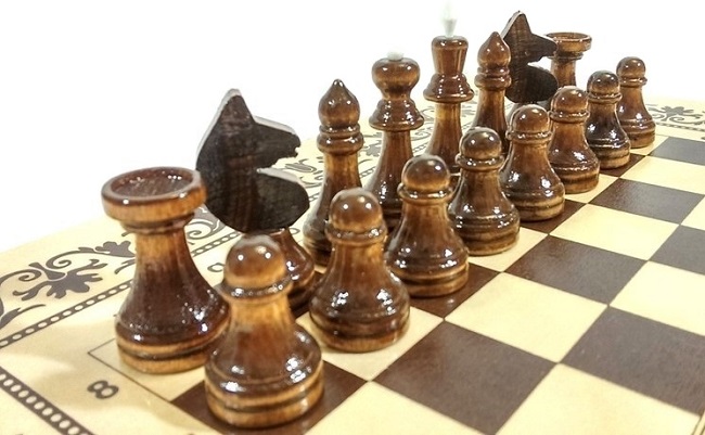 Шахматы "Три в одном"  лак (CHN414)