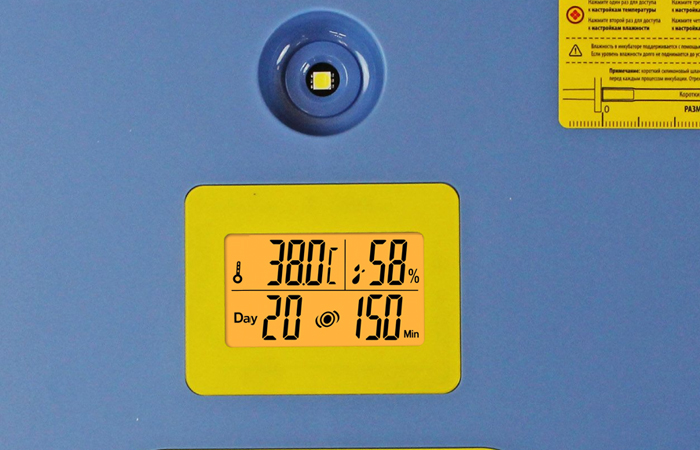 На светодиодном экране инкубатора SITITEK 70 отображается вся необходимая информация