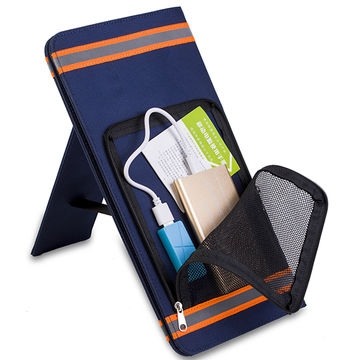 На время зарядки гаджет можно уложить в специальный карман  (на фото модель синего цвета)